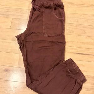 American Eagle Burgundy Cropped Joggers
